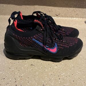 Nike Kids Black and Pink Sneakers with Blue Swoosh